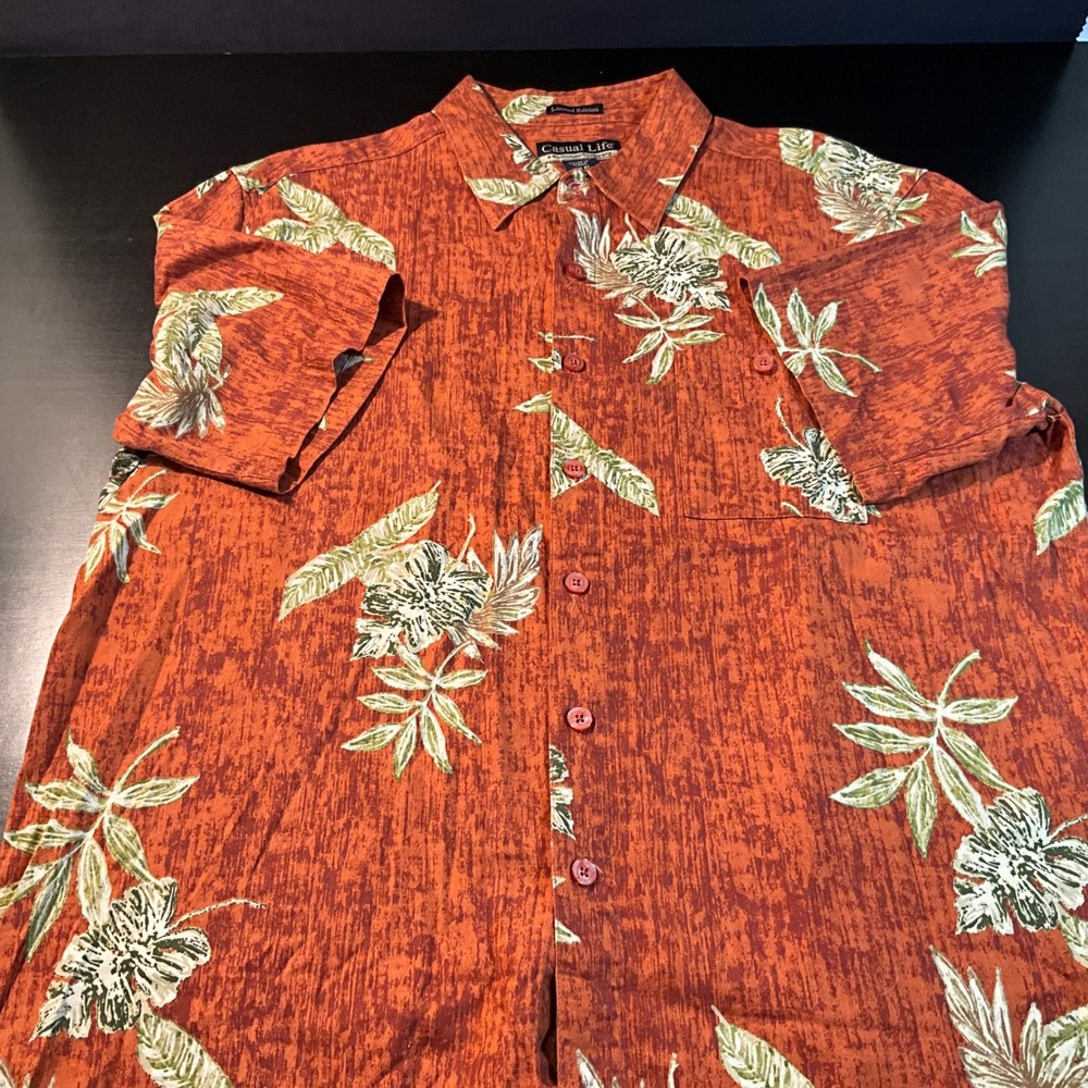 Casual‎ Life Limited Edition XL Floral Button Down Short Sleeve Shirt